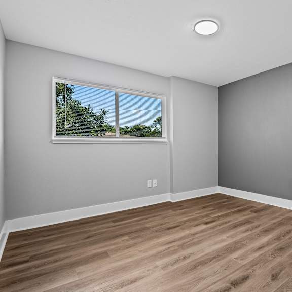 hardwood floors at serenity place central, tallahassee, 32304