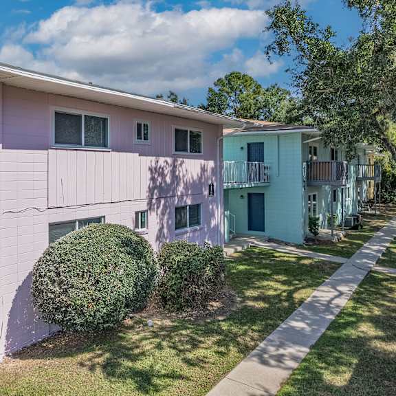 walking path at serenity place central, tallahassee, florida