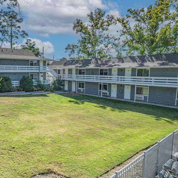 outdoor green space at the sanctuary, tallahassee, 32304