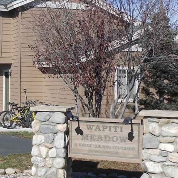 a sign in front of a house that says wapiti meadow.