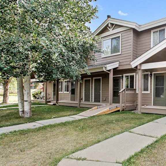 a house numbered 502 is shown with a front yard and a sidewalk.