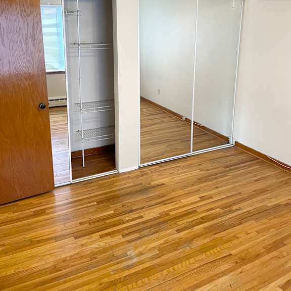 lots of closet space in bedroom, full-lenth mirrors.