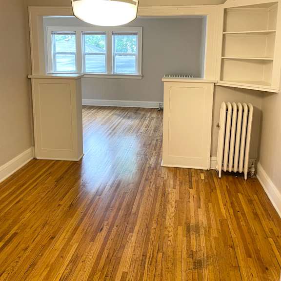 unit has a very open floorplan, with views outside from all rooms.