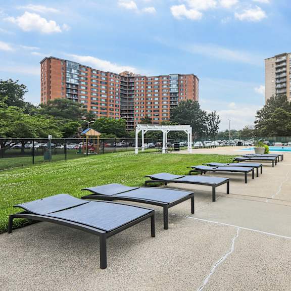 sun lounge chairs at monticello at southern towers, alexandria, va