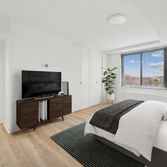 bedroom with tv at sherwood at southern towers, alexandria, va 22311
