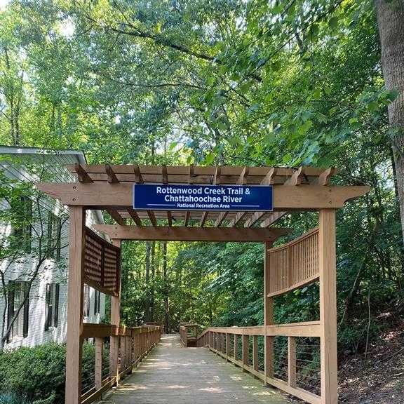 trail and river area at vinings rivervue, atlanta, georgia