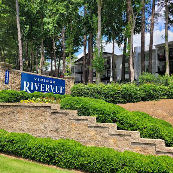 monument signage at vinings rivervue, atlanta