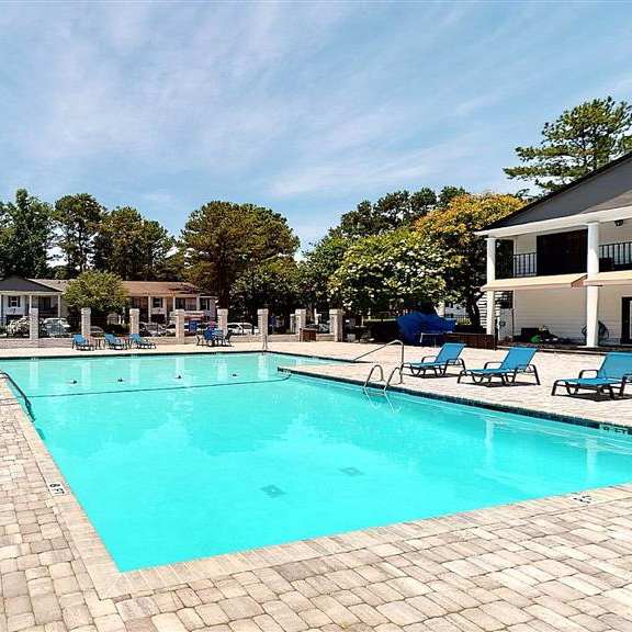 large pool at vinings rivervue, atlanta