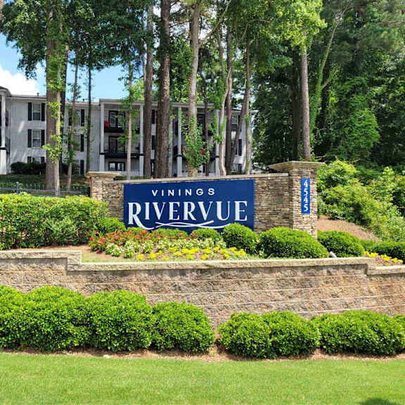 property signage at vinings rivervue, atlanta, 30339