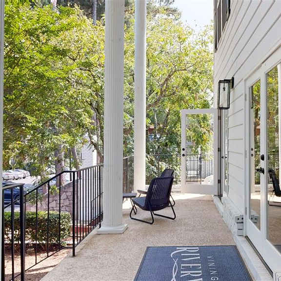 patio at vinings rivervue, atlanta, ga