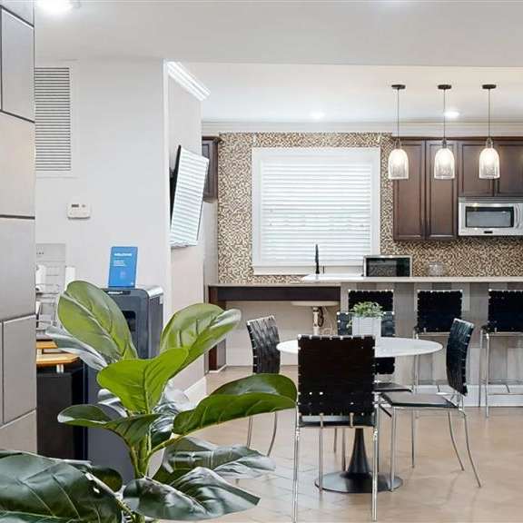 eat in kitchen at vinings rivervue, atlanta, 30339
