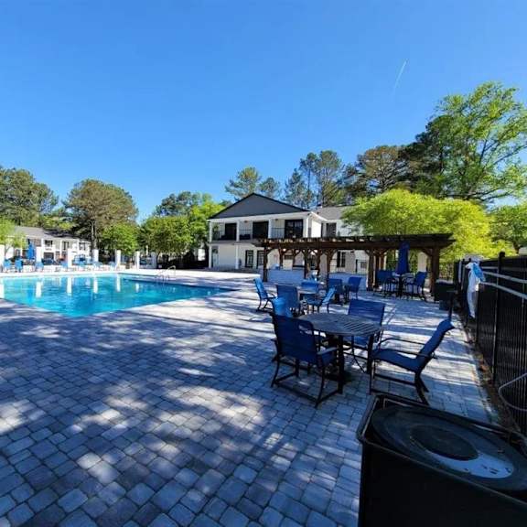 poolside lounge at vinings rivervue, atlanta, georgia