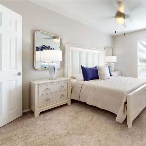 large bedroom at breckinridge vue, duluth