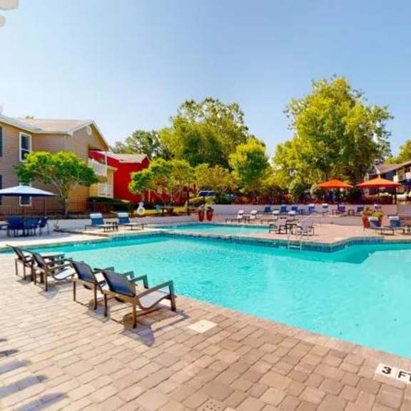 sparkling pool at breckinridge vue, duluth, 30096