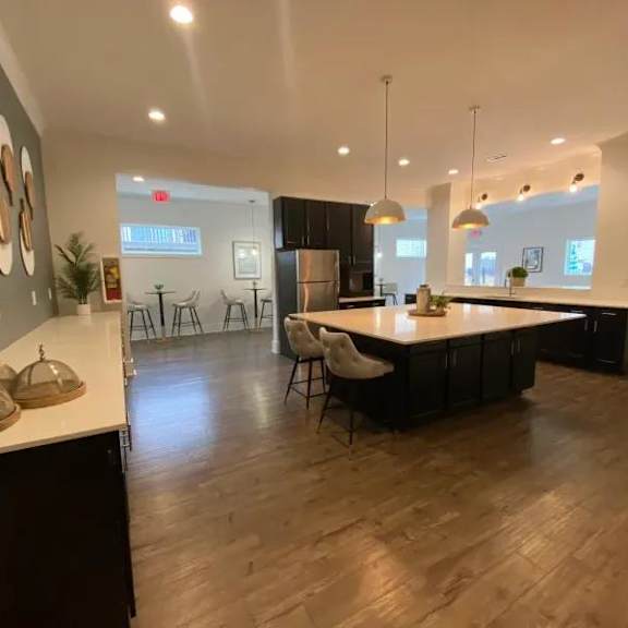 eat in kitchen at cumberland pointe, smyrna, georgia