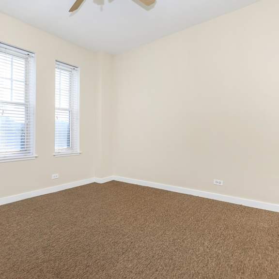 a room with a carpeted floor at sheridan park, chicago, il 60640