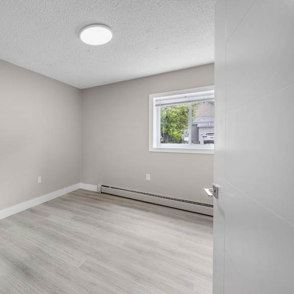 a room with a window and a white ceiling.