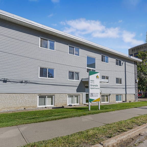 a building with a sign that says bramblewood estates on it.