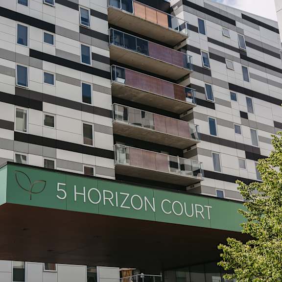 a tall building with the words 5 horizon court on the front.
