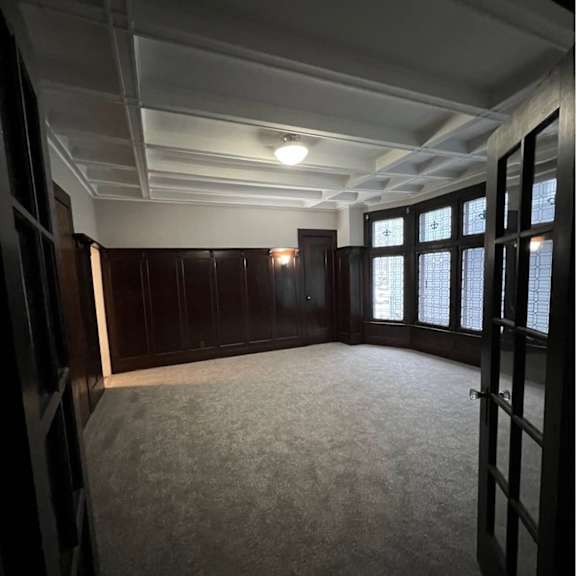a room with a carpeted floor and a ceiling with lights.