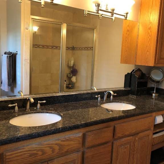 a bathroom with a sink and mirror.