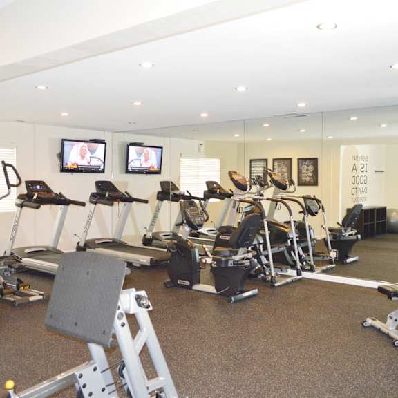gym  at pleasanton glen apartments, pleasanton
