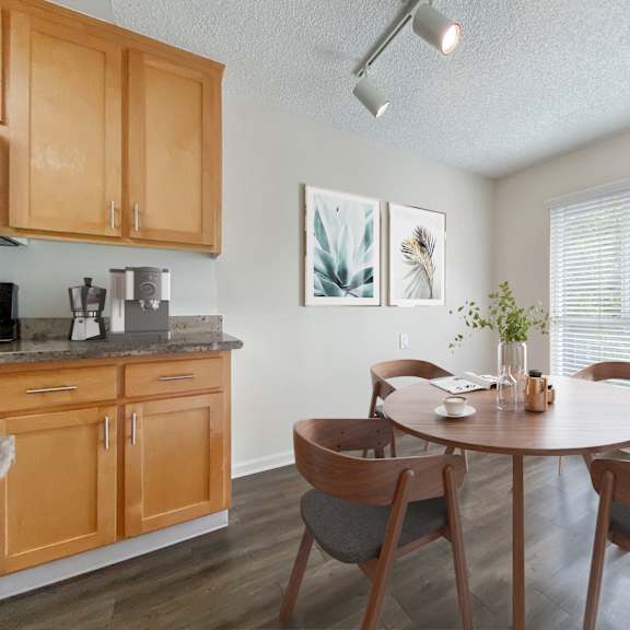 dining area  at pleasanton glen apartments, california, 94566
