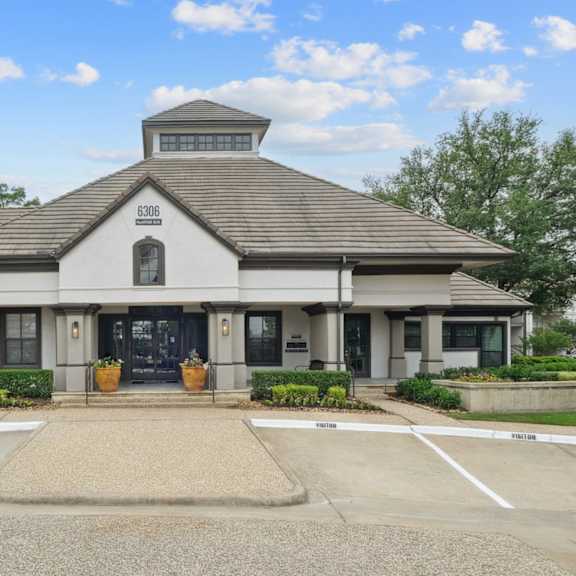 exterior view of the leasing office for jefferson place apartments in irving, tx
