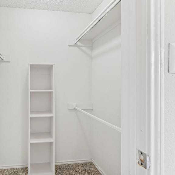 b1 closet at jefferson place in irving, tx