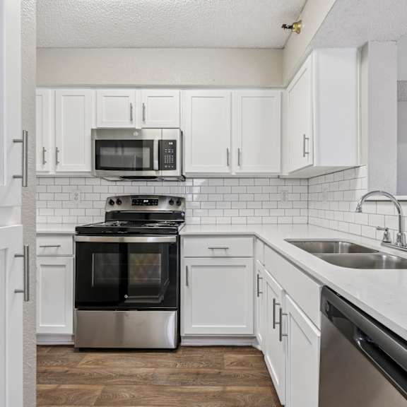 b1 kitchen at jefferson place in irving, tx
