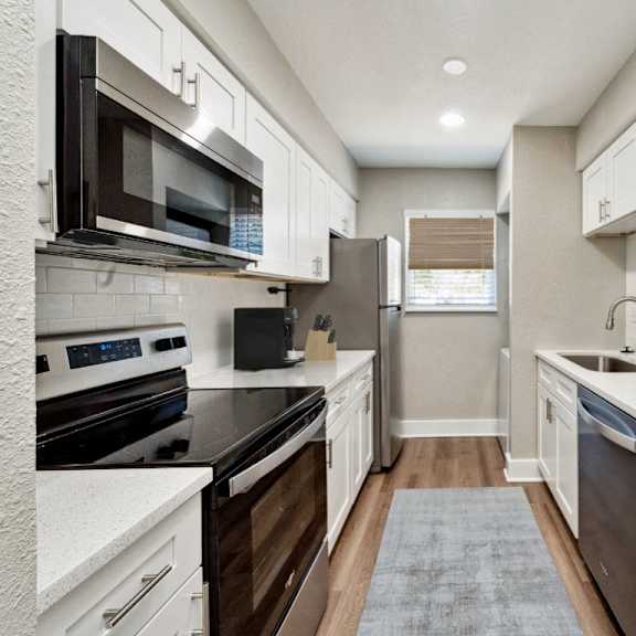 kitchen at the courtyards of chanticleer apartments, virginia, 23451