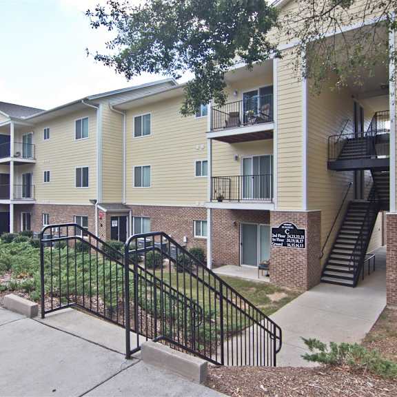 walkways at lakecrest apartments, prg real estate management, greenville, sc