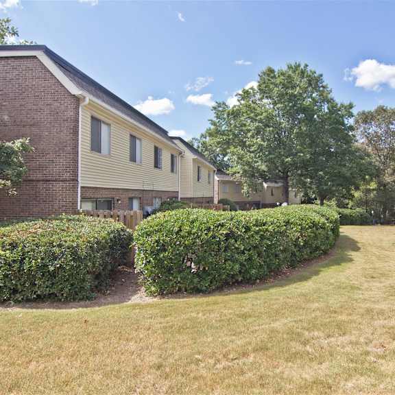 bushes at lakecrest apartments, prg real estate management, south carolina