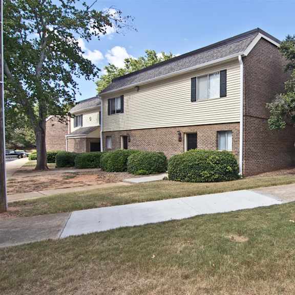 outside view at lakecrest apartments, prg real estate management, south carolina, 29615