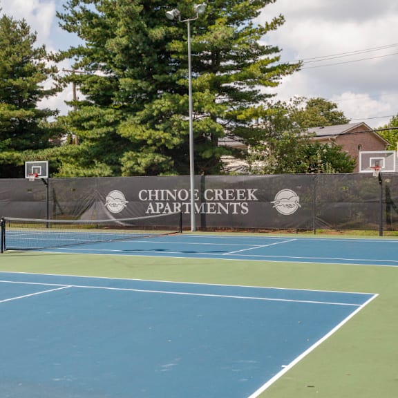 world-class tennis court at chinoe creek apartments, kentucky, 40502