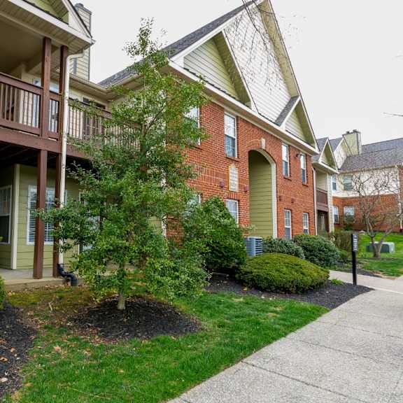 exterior garden at lake crossing apartments, prg real estate, lexington, ky