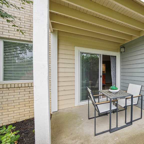 a small patio with a table and chairs is shown at chinoe creek apartments, lexington