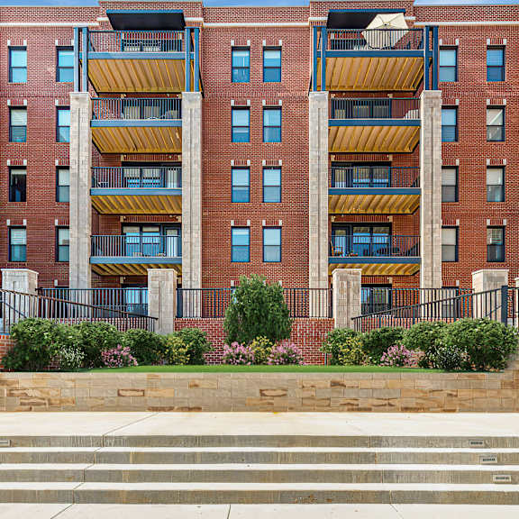 apartment exterior at circ apartments, richmond, virginia 23220