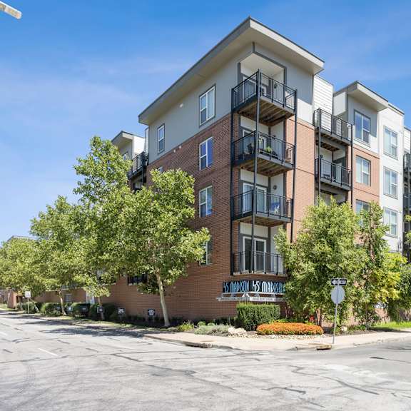 view of the building from the street at 45 madison apartments, missouri, 64111