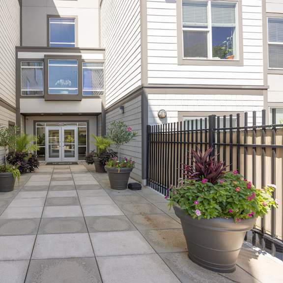view of the entrance to the building  at 45 madison apartments, missouri, 64111