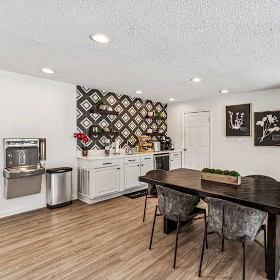 coffee lounge at park ridge estates, durham