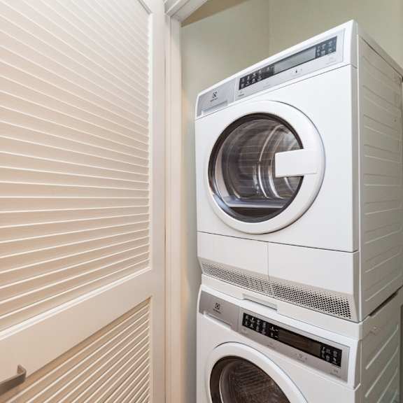 in home full size washer and dryer at circ apartments, richmond, va 23220
