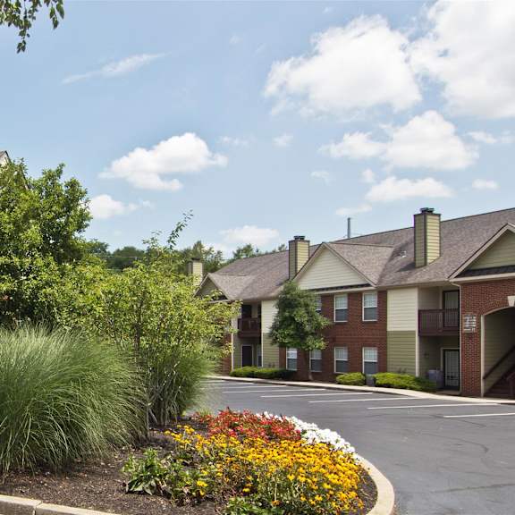 exterior of the resort at the resort at lake crossing apartments, prg real estate, kentucky, 40515