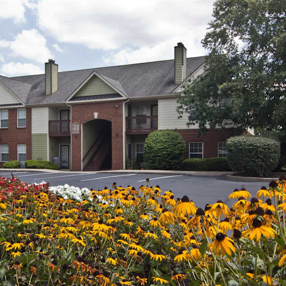 flowers at the resort at lake crossing apartments, prg real estate, lexington, ky, 40515