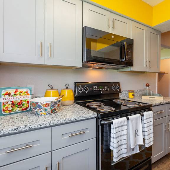 gas range offered at the reserve at barry apartments, kansas city