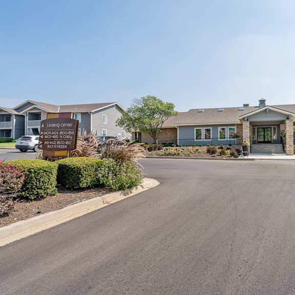 road to the property at the reserve at barry apartments, kansas city, missouri