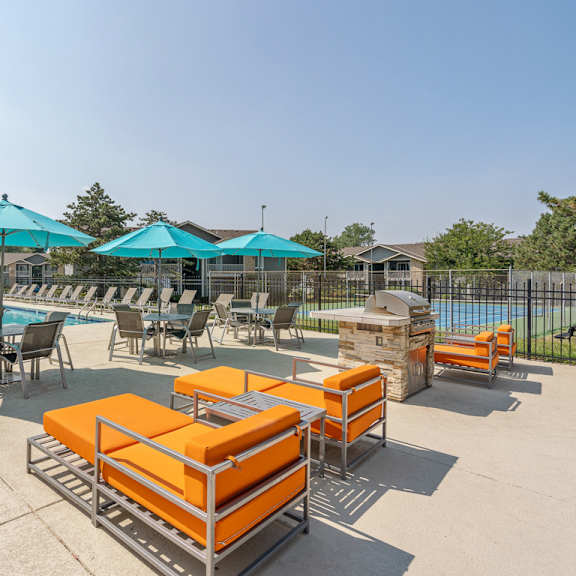 swimming pool lounge at the reserve at barry apartments, kansas city, missouri