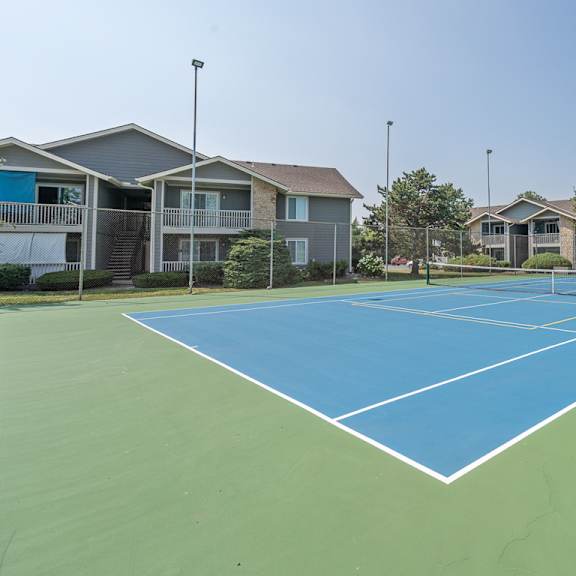 tennis court at the reserve at barry apartments, kansas city, missouri