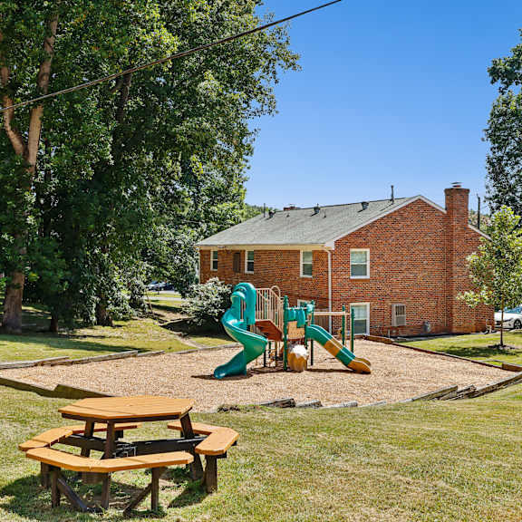 playground at hyde park apartment & townhomes chester, va 23831
