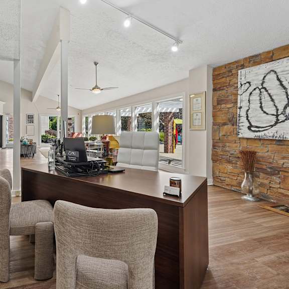 resident lounge area at the grove at lyndon apartments in louisville ky